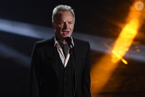 Sting chante sur la scène du festival de la chanson de Sanremo le 8 février 2018.
