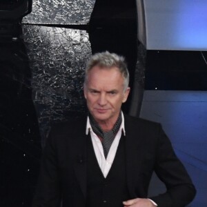 Sting chante sur la scène du festival de la chanson de Sanremo le 8 février 2018.