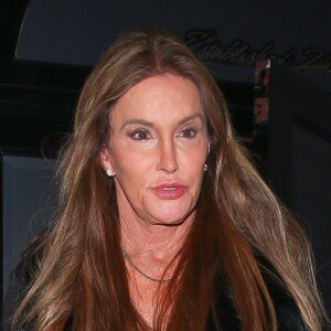 Caitlyn Jenner quitte le restaurant Craig's à Los Angeles le 11 décembre 2017.