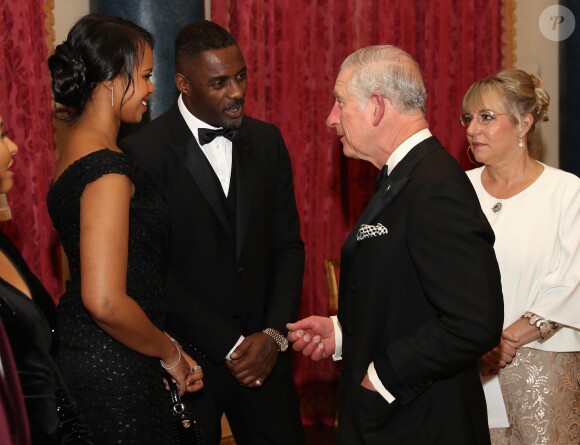 Le prince Charles, Idiris Elba et Sabrina Dhowre à la soirée "Prince's Trust One Million Young Lives Dinner" à Londres, le 14 décembre 2017.