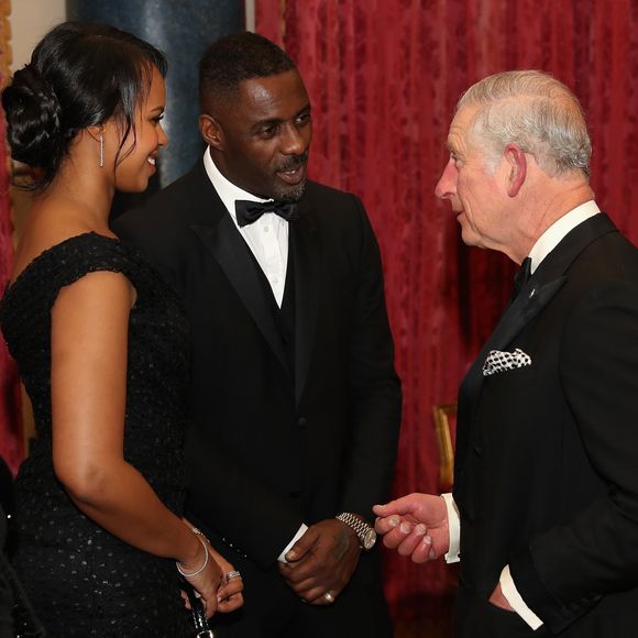 Le prince Charles, Idiris Elba et Sabrina Dhowre à la soirée "Prince's Trust One Million Young Lives Dinner" à Londres, le 14 décembre 2017.