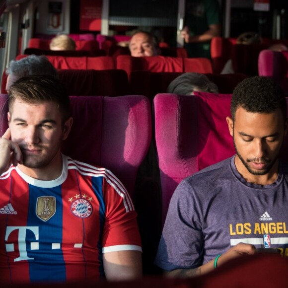 Alek Skarlatos, Anthony Sadler dans Le 15h17 pour Paris