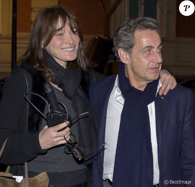 Carla Bruni quitte la salle de concert ou elle se produisait et rentre à son hôtel avec son mari Nicolas Sarkozy à Madrid le 10 janvier 2018.