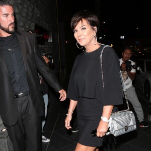 Kris Jenner arrive à l'anniversaire surprise de sa fille Khloé Kardashian à Los Angeles. Le 25 juin 2017 