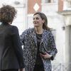 La reine Letizia d'Espagne retrouve Dolores Montserrat, la ministre espagnole de la Santé, des Services sociaux et de l'Égalité, pour une réunion de travail sur la situation de la violence de genre en Espagne, à Madrid le 21 février 2018.
