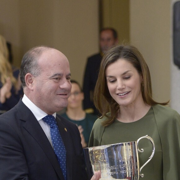 La reine Letizia d'Espagne le 19 février 2018 lors de la cérémonie annuelle des Prix Nationaux du Sport, au palais royal du Pardo à Madrid.
