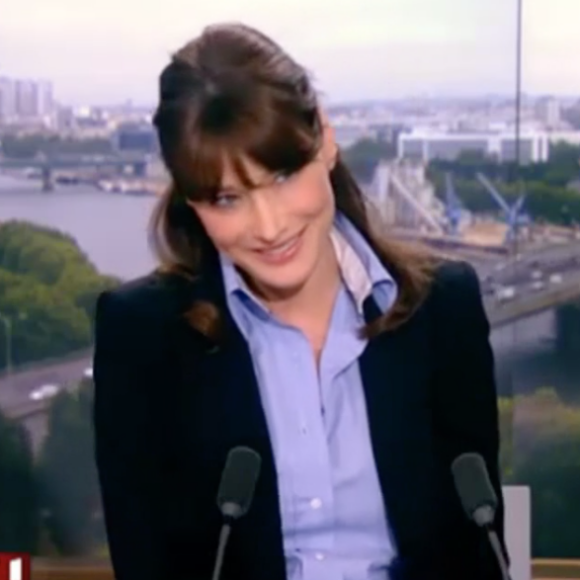 Carla Bruni-Sarkozy au JT de 13h de TF1 le 16 mai 2011. Venue parler d'illettrisme, l'épouse du président d'alors Nicolas Sarkozy avait été félicitée par Jean-Pierre Pernaut. L'ex-première dame était enceinte de sa fille Giulia mais n'avait encore rien officialisé.