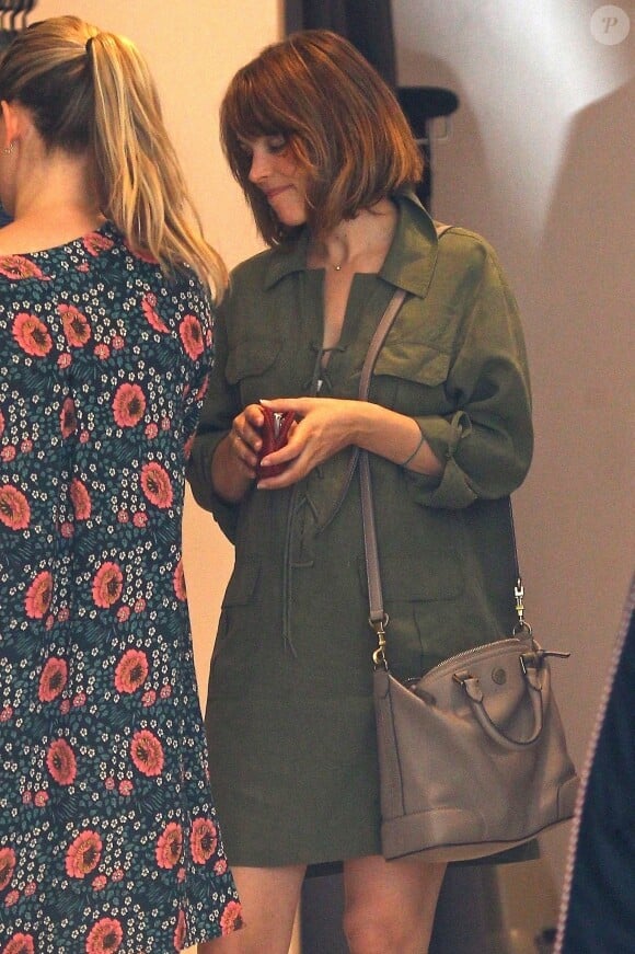 Exclusif - Rachel McAdams fait du shopping avec sa soeur Kayleen à Beverly Hills le 29 septembre 2017.