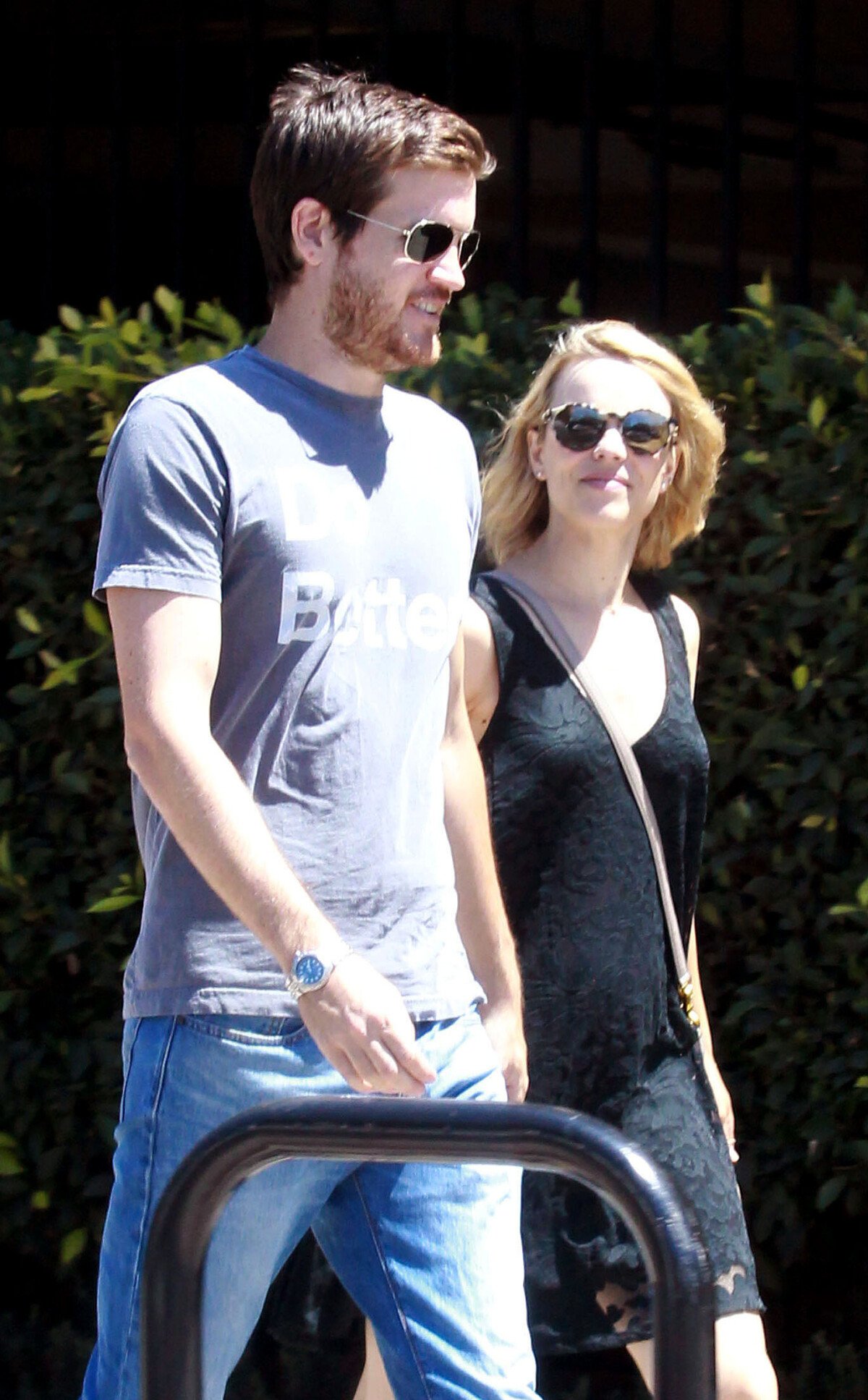 Photo Exclusif Rachel McAdams et son nouveau compagnon Jamie Linden achètent des oreillers