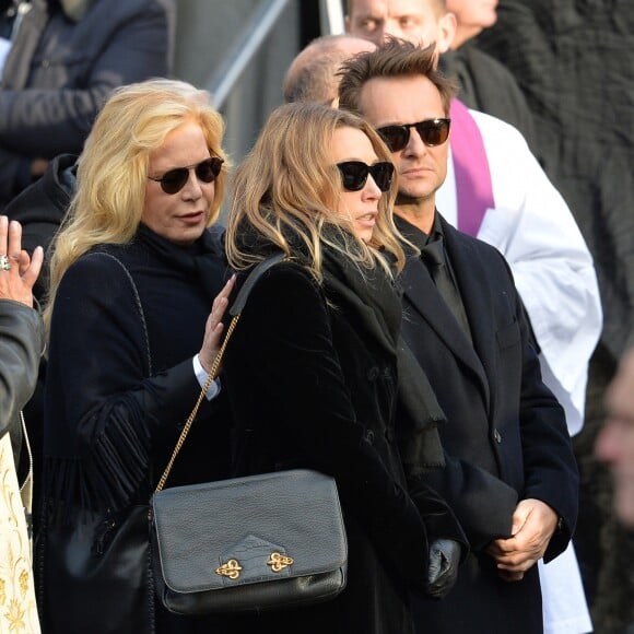 Sylvie Vartan, Laura Smet, David Hallyday - Sorties de l'église de la Madeleine après les obsèques de Johnny Hallyday à Paris le 9 décembre 2017. © Veeren / Bestimage