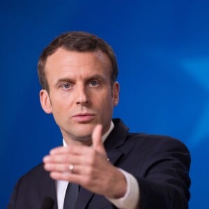 Le président Emmanuel Macron donne une conférence de presse lors de la réunion informelle des 27 chefs d'Etat et de gouvernement à Bruxelles le 23 février 2018.