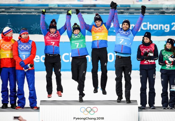 Martin Fourcade s'offre sa cinquième médaille d'or lors du relais mixte de biathlon à PyeongChang en Corée du Sud, le 20 février 2018.
