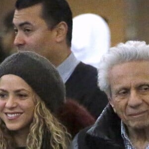 La chanteuse Shakira a accompagné ses parents, William Mebarak Chadid et Nidia del Carmen Ripoll Torrado, à l'aéroport JFK de New York, avec son mari Gerard Piqué et leurs enfants Milan et Sasha. Le 29 décembre 2017.