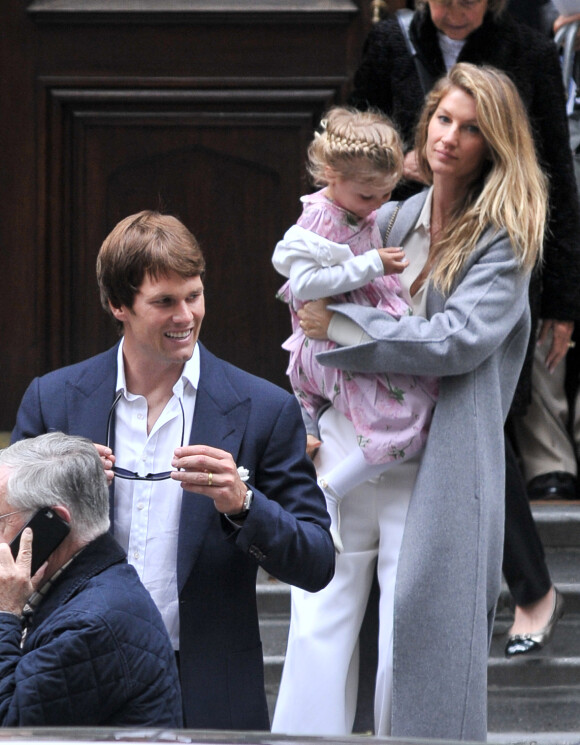 Gisele Bündchen en compagnie de son mari Tom Brady et de leurs enfants Benjamin Brady et Vivian Lake Brady se rendent à la messe à New York le 29 avril 2016.