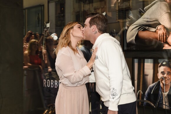 Robbie Williams et sa femme Ayda Field présentent la collection "Robbie Williams x Marc O'Polo" lancée à l'occasion du 50e anniversaire de la marque. Munich, le 6 juillet 2017.