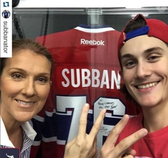 René-Charles pose avec sa mère Céline Dion devant le maillot de son joueur de hockey préféré, P.K. Subban. Instagram, octobre 2015