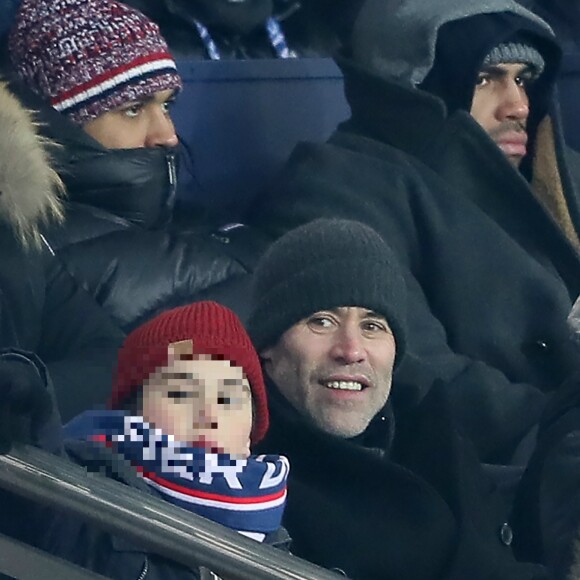 Jalil Lespert et son fils lors du quart de finale de la Coupe de France "PSG - OM (3-0)" au Parc des Princes à Paris, le 28 février 2018