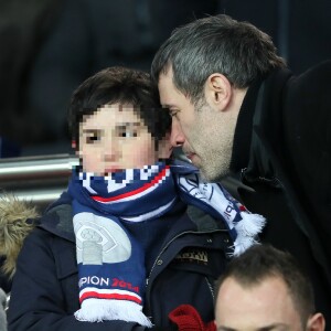 Jalil Lespert et son fils lors du quart de finale de la Coupe de France "PSG - OM (3-0)" au Parc des Princes à Paris, le 28 février 2018