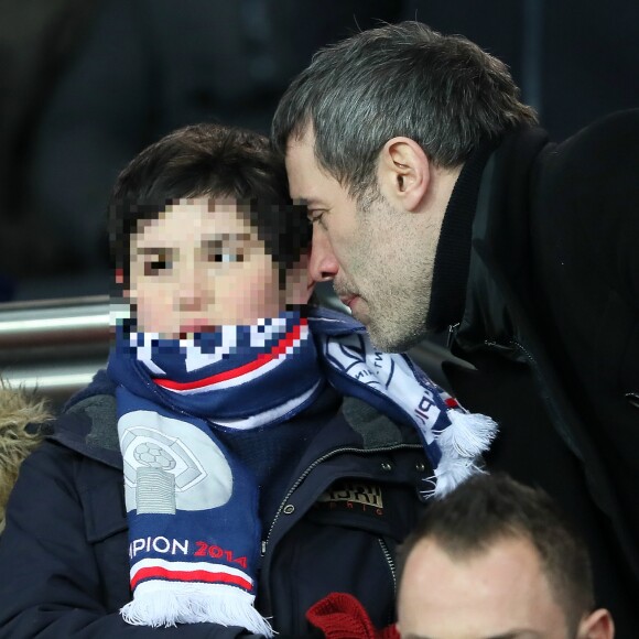 Jalil Lespert et son fils lors du quart de finale de la Coupe de France "PSG - OM (3-0)" au Parc des Princes à Paris, le 28 février 2018