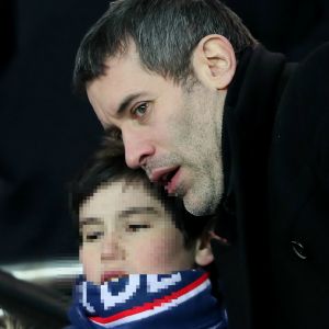 Jalil Lespert et son fils lors du quart de finale de la Coupe de France "PSG - OM (3-0)" au Parc des Princes à Paris, le 28 février 2018