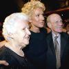Céline Dion participe à un gala en hommage au parolier Eddy Marnay, avec son père Adhémar et sa mère Thérèse à Gatineau au Québec le 9 juillet 2003