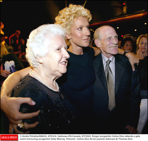 Céline Dion participe à un gala en hommage au parolier Eddy Marnay, avec son père Adhémar et sa mère Thérèse à Gatineau au Québec le 9 juillet 2003