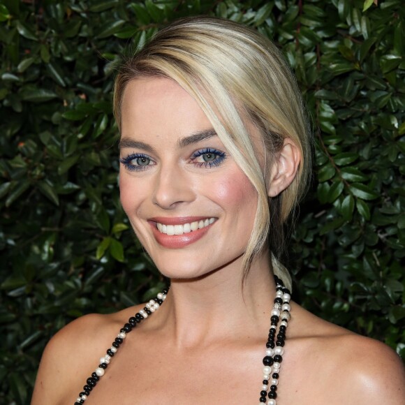 Margot Robbie lors du dîner "Chanel and Charles Finch Pre-Oscar Awards" au restaurant Madeo à Los Angeles, le 3 mars 2018.