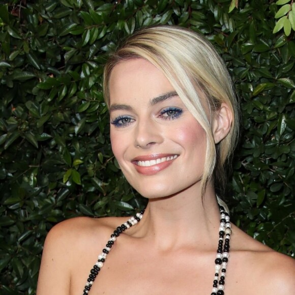 Margot Robbie lors du dîner "Chanel and Charles Finch Pre-Oscar Awards" au restaurant Madeo à Los Angeles, le 3 mars 2018.