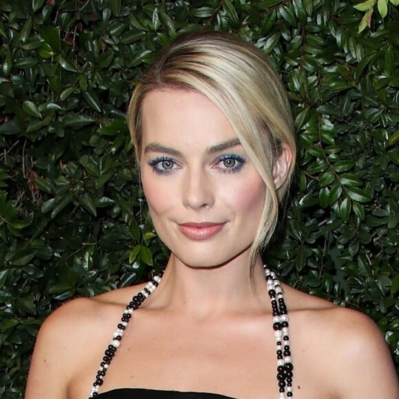 Margot Robbie lors du dîner "Chanel and Charles Finch Pre-Oscar Awards" au restaurant Madeo à Los Angeles, le 3 mars 2018.