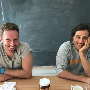 Chris Martin et Brad Falchuk sur une photo publiée sur le compte Instagram de Gwyneth Paltrow le 26 novembre 2017