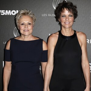 Muriel Robin et sa compagne Anne Le Nen - 12e cérémonie des Globes de Cristal au Lido à Paris, le 12 février 2018. © Rachid Bellak / Pool / Bestimage