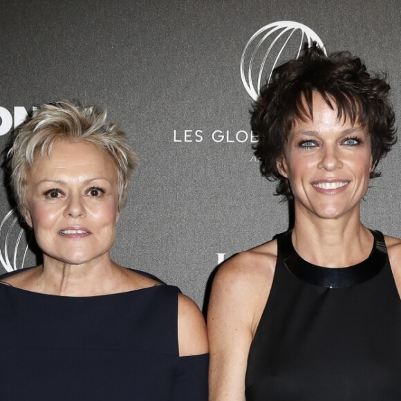 Muriel Robin et sa compagne Anne Le Nen - 12e cérémonie des Globes de Cristal au Lido à Paris, le 12 février 2018. © Rachid Bellak / Pool / Bestimage