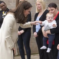 Kate Middleton, enceinte : Lumineuse et clairement prête à pouponner à nouveau