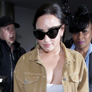 Demi Lovato arrive à l'aéroport de LAX à Los Angeles pour prendre l'avion. Le 22 janvier 2018