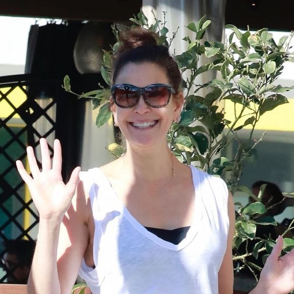 Teri Hatcher et son amie quittent leur cours de gym à Studio City le 3 février 2018.