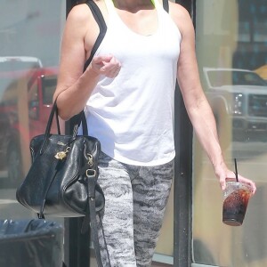 Exclusif - Teri Hatcher est allée acheter un café à emporter chez Alfred Coffee and Kitchen à Studio City, le 28 août 2017
