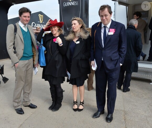 Laura Lopes (Parker Bowles) et son mari Harry Lopes avec Tom Parker Bowles et sa femme Sara lors du Ladies Day au Festival de Cheltenham le 11 mars 2015.