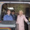Camilla Parker Bowles, duchesse de Cornouailles rencontre les bénévoles qui ont restauré une locomotive ancienne à la gare de Haworth le 16 février 2018.
