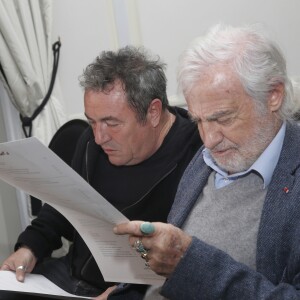 Exclusif - Jean-Paul Belmondo et Fabien Onteniente regardent le match de Ligue des Champion, du Paris Saint-Germain contre le Real Madrid à la télévision dans le salon Delluc à l'hôtel Fouquet's Barrière de Paris, France, le 6 mars 2018. Jean-Paul Belmondo et Fabien Onteniente sont en prépration du film "Le Coup du Chapeau", qu'ils tourneront en août prochain. © Alain Guizard/Bestimage  No Web No Blog pour la Belgique et la Suisse) Exclusive - For germany Call for Price - Jean-Paul Belmondo, Charles Gerard, Paul Belmondo, Michel Godest, Fabien Onteniente are seen watching the UEFA Champions League soccer match, Paris Saint-Germain against Real Madrid on television at the hotel Fouquet's Barriere in Paris, France, on March 6, 2018. Jean-Paul Belmondo and Fabien Onteniente are in preparation for the film "Le Coup du Chapeau", which they will shoot in August.06/03/2018 - Paris