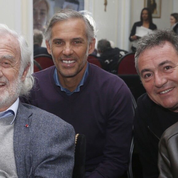 Exclusif - Jean-Paul Belmondo, Charles Gérard, Michel Godest, Paul Belmondo, Fabien Onteniente regardent le match de Ligue des Champion, du Paris Saint-Germain contre le Real Madrid à la télévision dans le salon Delluc à l'hôtel Fouquet's Barrière de Paris, France, le 6 mars 2018. Jean-Paul Belmondo et Fabien Onteniente sont en prépration du film "Le Coup du Chapeau", qu'ils tourneront en août prochain. © Alain Guizard/Bestimage  No Web No Blog pour la Belgique et la Suisse) Exclusive - For germany Call for Price - Jean-Paul Belmondo, Charles Gerard, Paul Belmondo, Michel Godest, Fabien Onteniente are seen watching the UEFA Champions League soccer match, Paris Saint-Germain against Real Madrid on television at the hotel Fouquet's Barriere in Paris, France, on March 6, 2018. Jean-Paul Belmondo and Fabien Onteniente are in preparation for the film "Le Coup du Chapeau", which they will shoot in August.06/03/2018 - Paris