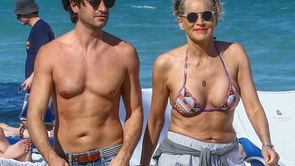 Sharon Stone a 60 ans : Sexy en bikini, so in love et... fiancée ?