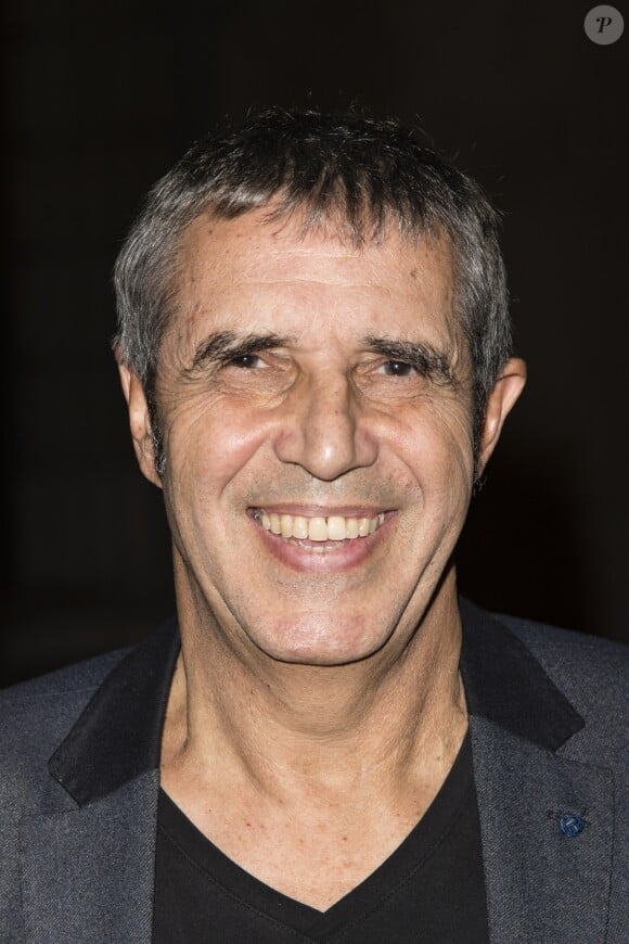 Julien Clerc - Soirée au profit de l'association "Sur les Bancs de l'Ecole" au Pavillon Vendôme à Paris le 27 novembre 2016. © Pierre Perusseau/Bestimage