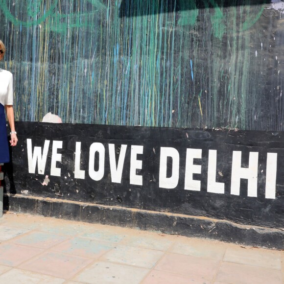 La première dame Brigitte Macron (Trogneux) - La Première Dame française visite le quartier de Lodi Colony à New Delhi en Inde où l'on peut voir du street art - le 11 mars 2018.