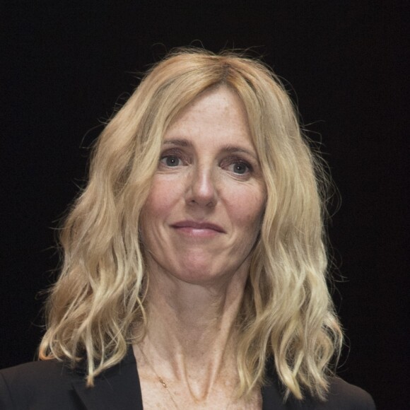 Sandrine Kiberlain - Concert du 13e Gala 2018 de l'Association pour la Recherche sur Alzheimer à la salle Pleyel à Paris le 12 février 2018. L'intégralité des bénéfices de cette soirée servira à financer la recherche sur la maladie d’Alzheimer. © Coadic Guirec-Pierre Perusseau/Bestimage