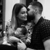 Luka Karabatic avec sa compagen Jeny Priez et leur fille Deva. Instagram, el 25 décembre 2017.