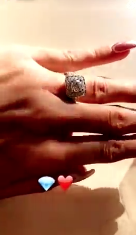 La bague de fiançailles de Manon Marsault ("Marseillais). Mars 2018.