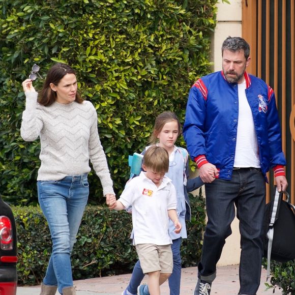 Jennifer Garner et Ben Affleck sont allés chercher leurs enfants Violet, Seraphina et Samuel à la sortie de l'école à Brentwood, le 7 mars 2018