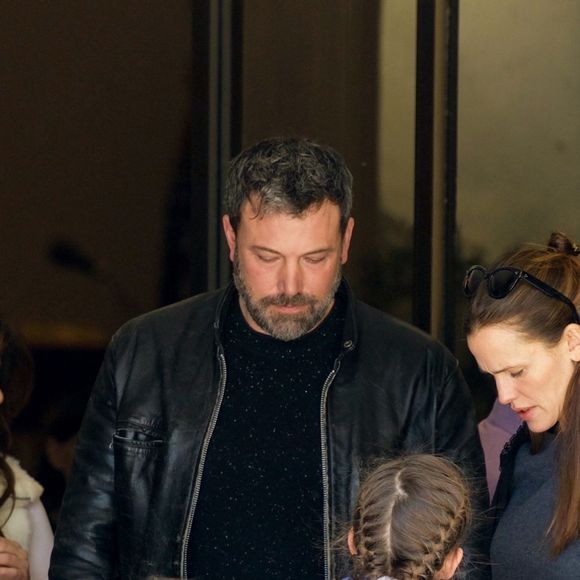 Jennifer Garner avec Ben Affleck et leurs enfants Violet, Seraphina et Samuel - La famille Affleck se retrouve pour aller à la messe à Brentwood, le 25 février 2018