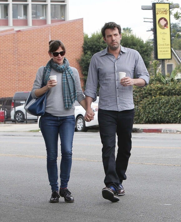 Jennifer Garner et Ben Affleck main dans la main à Beverly Hills. Le 18 février 2014