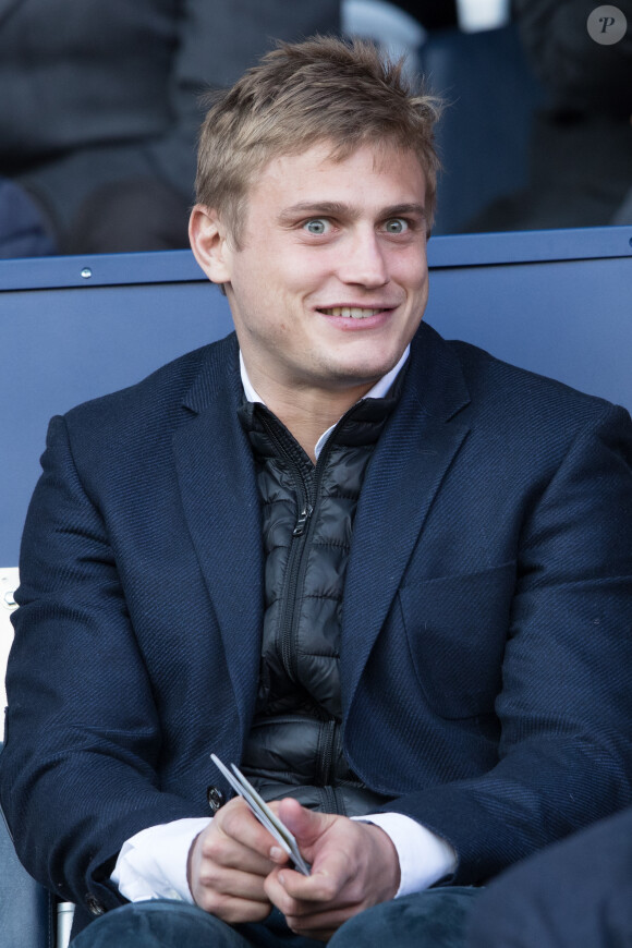 Jules Plisson dans les tribunes lors du match de ligue 1 "PSG - Angers (2-0)" au Parc des Princes. Paris, le 14 mars 2018.
